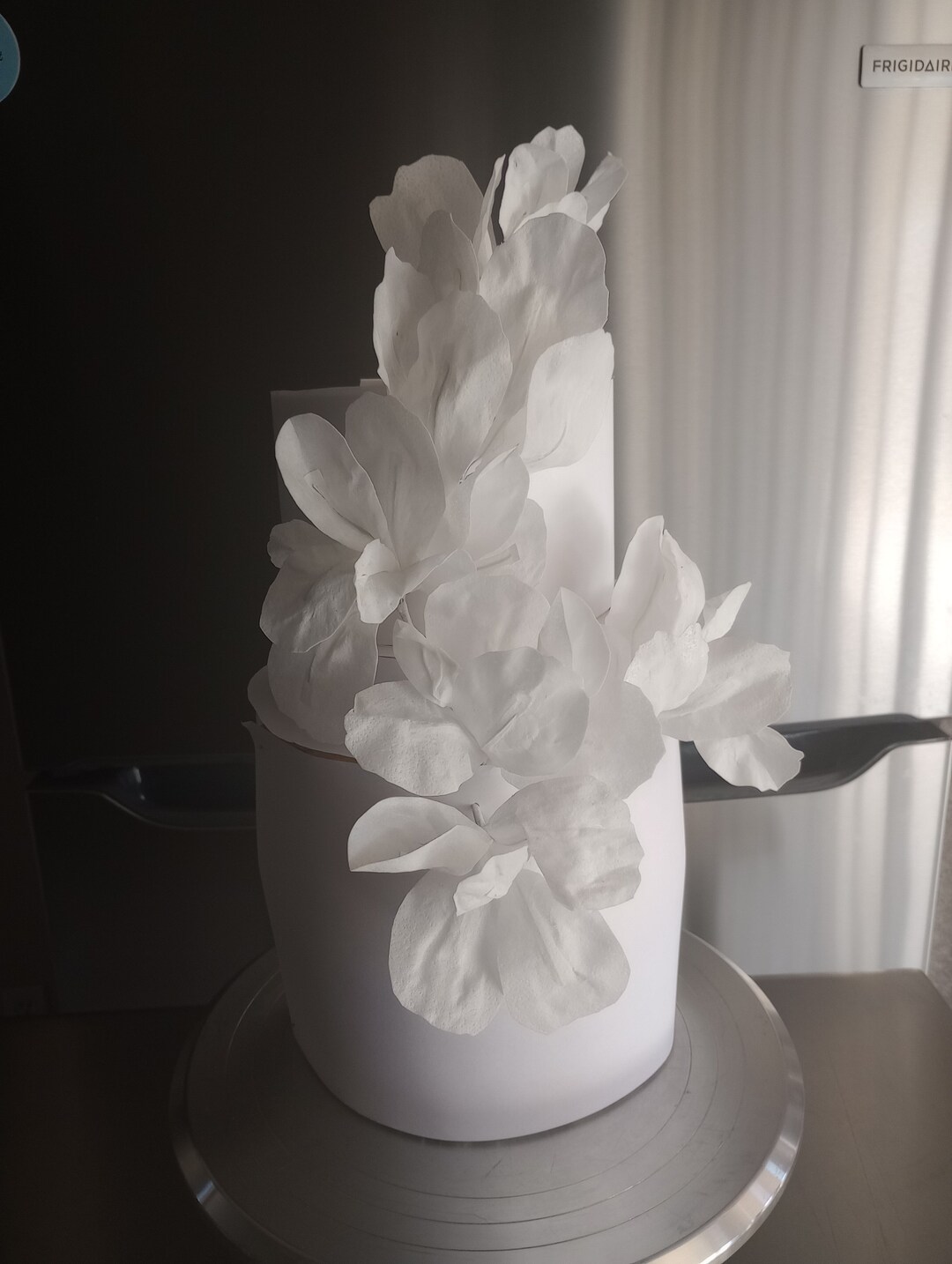 Modern Wafer Paper Decoration Design Wafer Paper Flowers Wedding Cake Tall 8 & 6 Tiers Fluffy