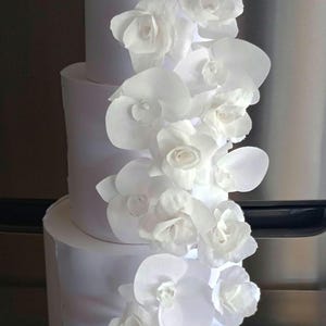 Wedding Cake Topper White Floral Cake Decoration, Cake Topper Flowers, Wafer Paper Cake Flowers, Rustic Wedding, Boho Wedding 16PCS