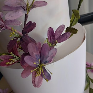 12-wafer-paper-honeysuckle-greenery-wedding-cake-flowers-rustic