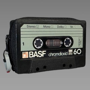 Retro Geldbörse in schwarz/grau - handgefertigt aus einer recycelten Audiokassette