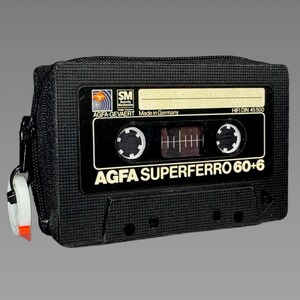 Retro Geldbörse in schwarz - handgefertigt aus einer recycelten Audiokassette