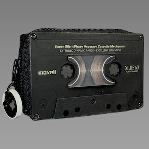 Retro Geldbörse in schwarz - handgefertigt aus einer recycelten Audiokassette