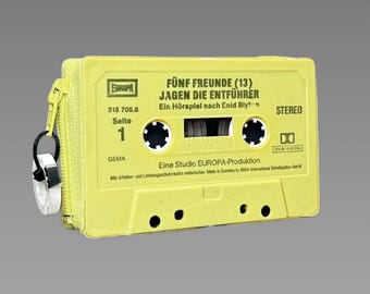Retro-style wallet/card case in yellow • Upcycled from an original FIVE FRIENDS audio cassette