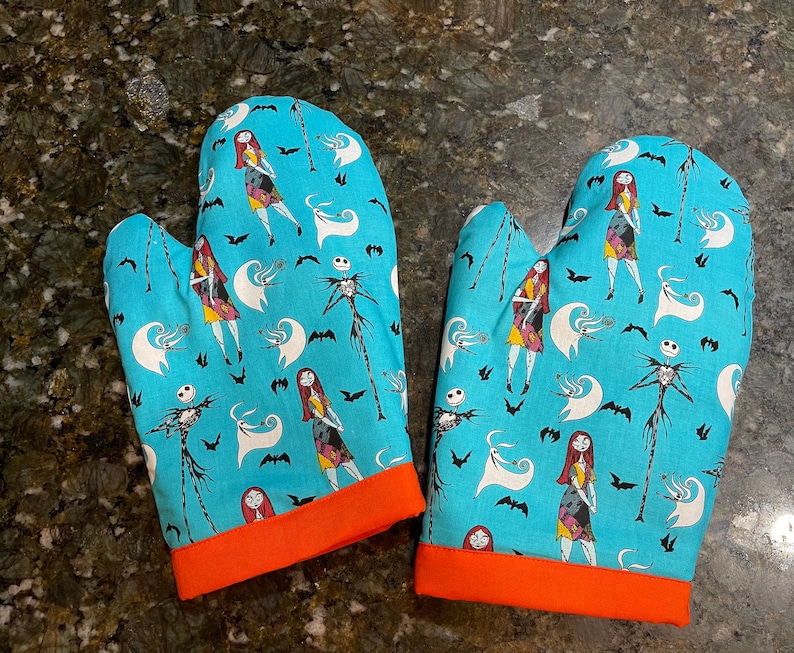 TheQuiltingPaw Jack Skellington and Sally Oven Mitt - Thumbnail 2