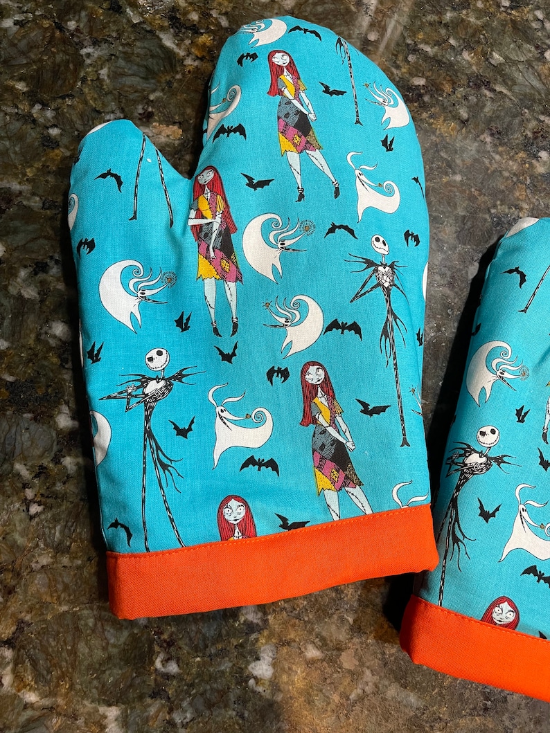 TheQuiltingPaw Jack Skellington and Sally Oven Mitt