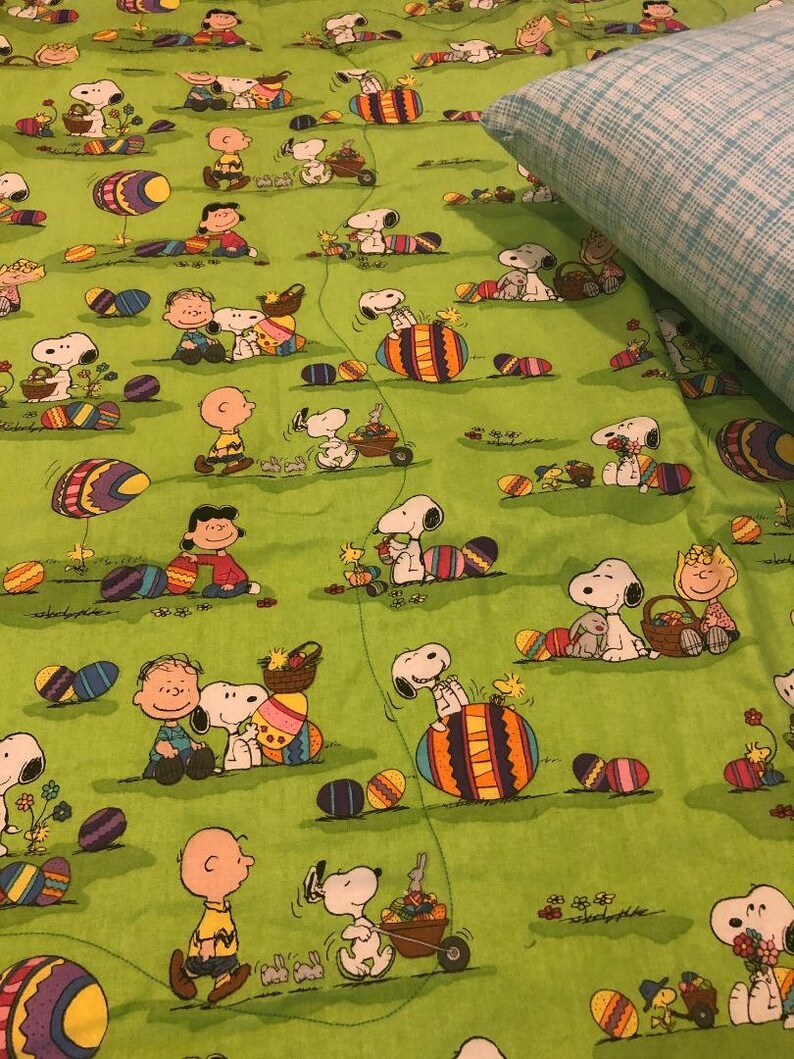 Pillowcase /& Quilted Blanket Set Snoopy Peanuts Gang Easter Pillow
