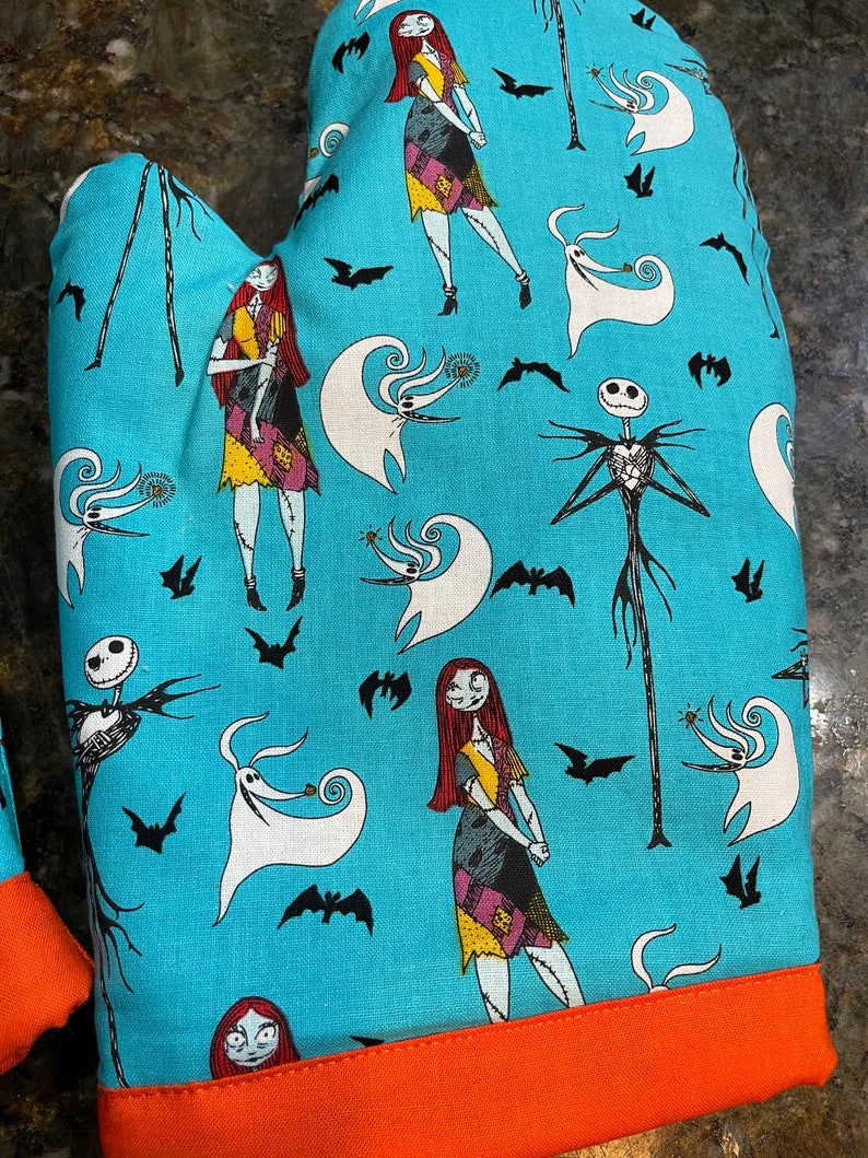 TheQuiltingPaw Jack Skellington and Sally Oven Mitt - Thumbnail 3
