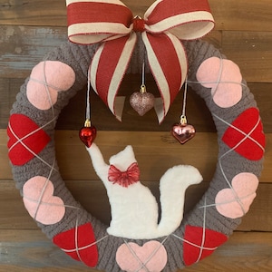 Cat Wreath. Winter cat wreath. Valentine wreath. Valentine cat wreath.