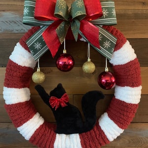 Cat winter Christmas wreath. Candy cane cat wreath.