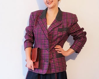 Vintage Pure Wool Womens Jacket Houndstooth Pattern Plaid Pink and Gray color Collared Buttonned Shoulder pads long sleeves Preppy Blazer