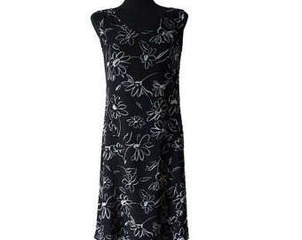 Vintage Floral Womens Dress Black and White Color Below Knee Sleeveless Dress Size M Medium