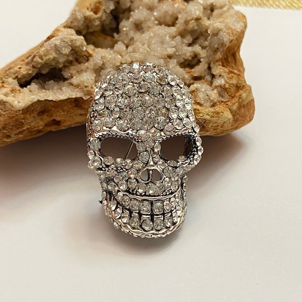Brooch Pin Wonderfully Creepy Rhinestone Skull Skeleton Head Jewelry Halloween Scary Movie Day of the Dead Gift A2063