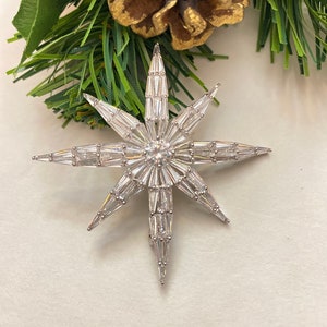 Silver-tone Snowflake Northern Star Winter Wonderland Snow Christmas Holiday Brooch Lapel Pin Jewelry A2028