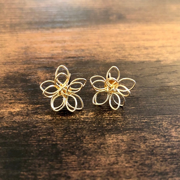 Elegant Gold-tone Small Wire Metal Flower Post Stud Earrings Unique Flower Metal Art Jewelry Gift A1686