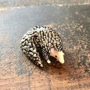 Adorable Silver-tone Black Enamel Pangolin Anteater Ant Eater Animal Brooch Lapel Pin Armor Plated Scaly Mammal Jewelry Gift A1277