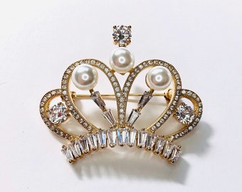 Unique Gold-tone CZ Cubic Zircon Crystal & Faux Pearl Princess Queen Royalty Vintage Royal Crown Brooch Pendant Lapel Pin Jewelry A1570