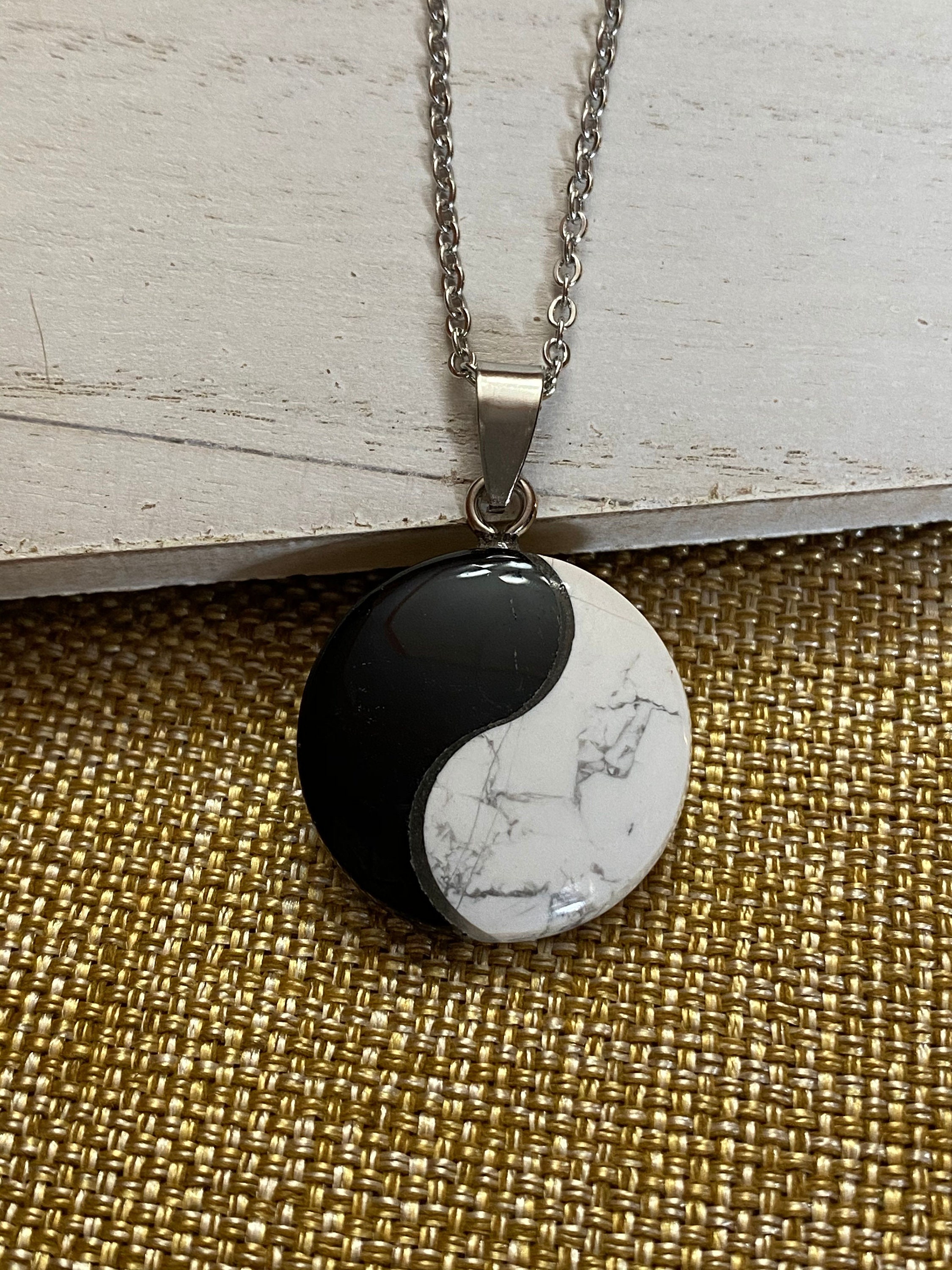 Black and white pendant necklace deals