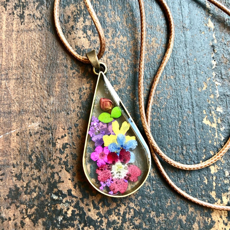 Real Pressed Flowers Tear Drop Pendant on Leather Cord Necklace Jewelry Gift A66