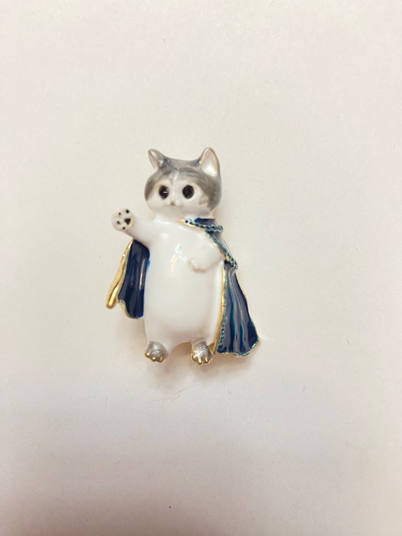 BROOCH Kitty Cat with Cape Romeo Knight Medieval … - image 2