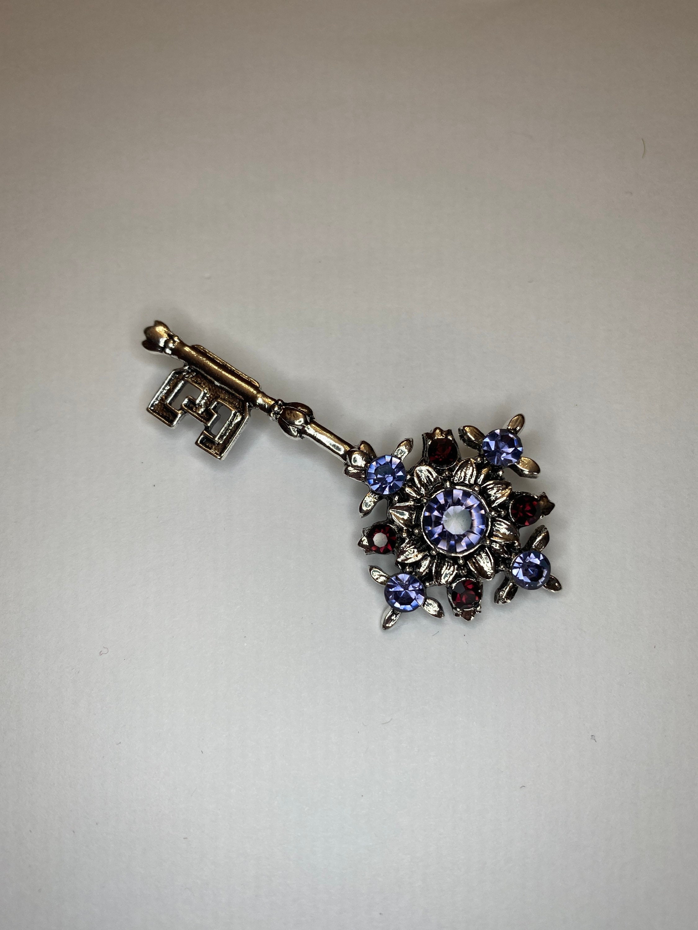 Unique Vintage-inspired Skeleton Key Rhinestone Brooch Pin Key 