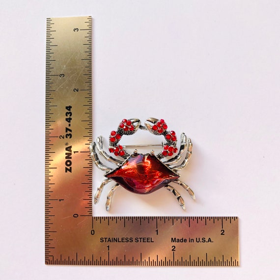Small Red Crystal Crab Brooch In Silver Tone Metal 30mm Tall 