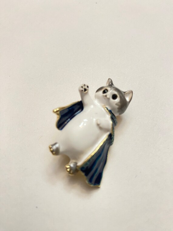 BROOCH Kitty Cat with Cape Romeo Knight Medieval … - image 3