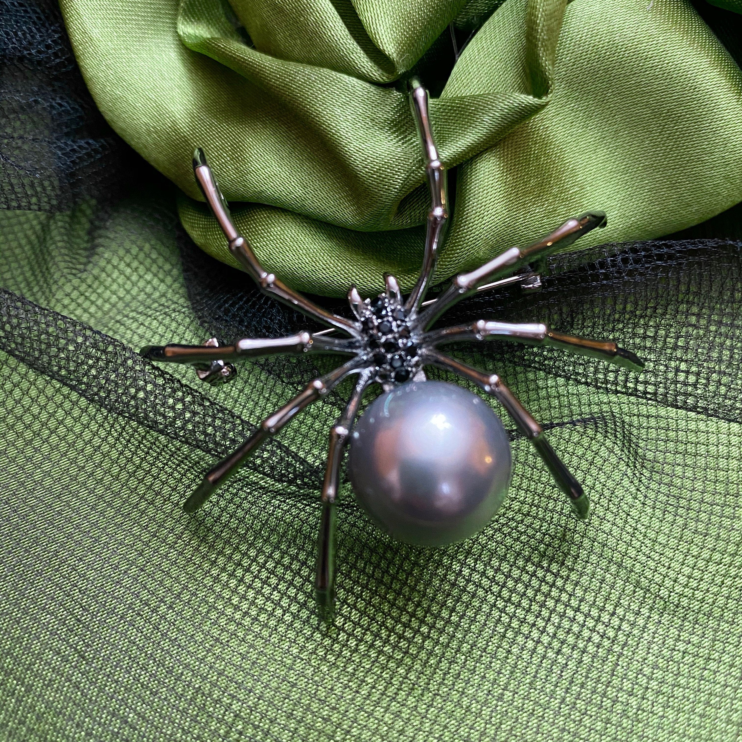 Black widow spider brooch deals