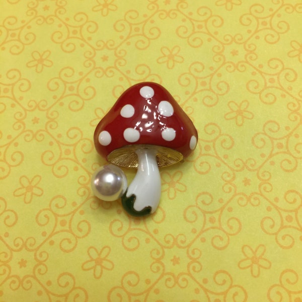 Enamel Small Red & White Polka Dot Mushroom Brooch Lapel Pin Jewelry A37