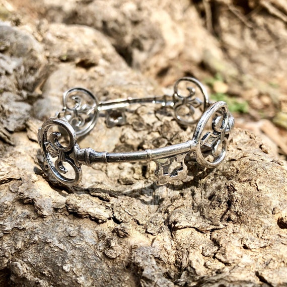 Victorian Skeleton Key Cross Bracelet Bangle Jewelry Unique Gift