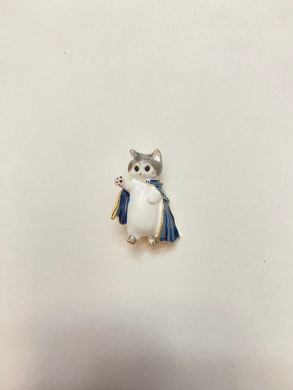 BROOCH Kitty Cat with Cape Romeo Knight Medieval … - image 1