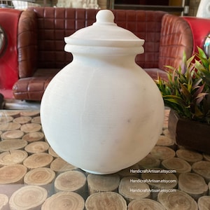 Handgemachte Marmor Urne mit mattem Finish