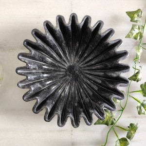 HandCrafted Marble Ruffle Bowl / Antique Scallop Bowl / Fruit Bowl / Vintage Ring Dish / Decorative Flower Bowl / HouseWarming Wedding Gift
