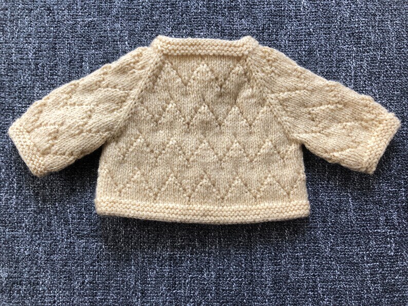 Strickjacke für Puppengröße 33 cm Bild 4