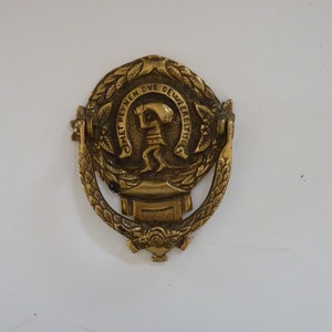 Vintage "Met Peynen Dve Deweerelt 1567" Großes Holländisches Wappen Messing Türklopfer