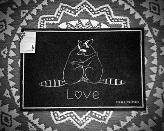 Design doormat raccoon love