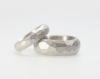 Faceted wedding rings made of 925 silver
