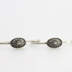 Utbytbara öronkrokar "Blomma" tillverkade av 925 silver