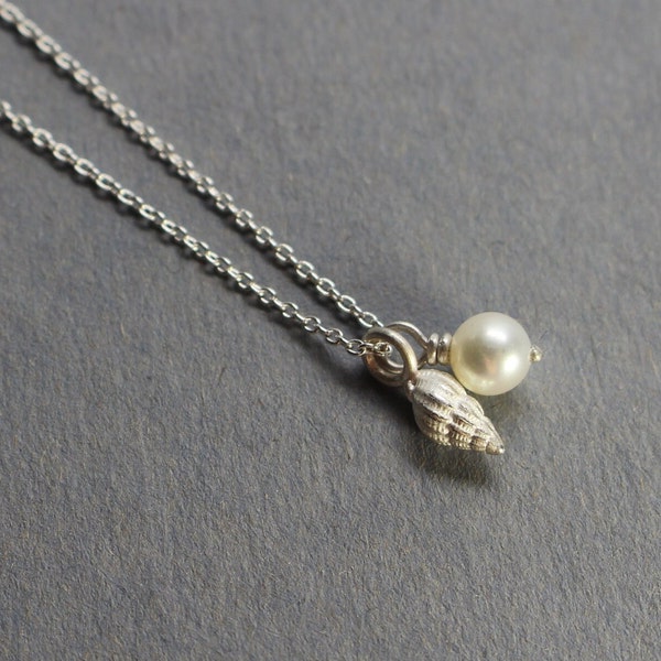 Necklace with small shell and freshwater cultured pearl made of 925/silver