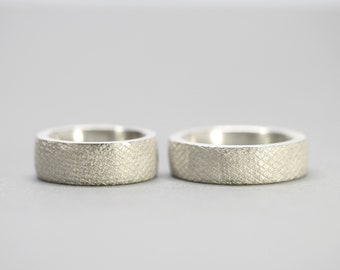 Solid wedding rings with structure and inscription