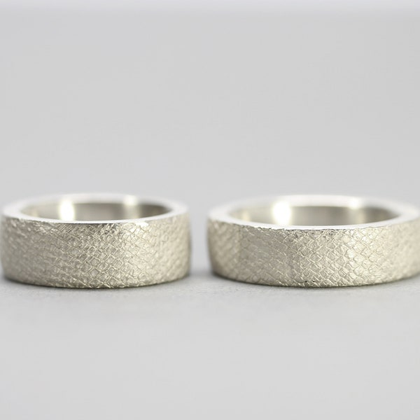 Solid wedding rings with structure and inscription