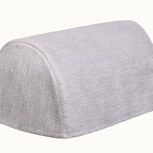 Puede incluir: Una funda para reposabrazos gris texturizada con un patrón de espiga.