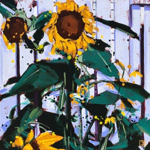 Puede incluir: Una pintura acrílica sobre lienzo que muestra girasoles de color amarillo vibrante con centros de color marrón oscuro, hojas de color verde intenso y salpicaduras de pintura amarilla. Las flores están sobre un fondo de valla de listones lavanda.