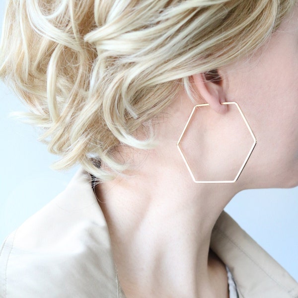 Leichte große Hexagon Ohrringe, kleine geometrische Hexagon Creolen, Alltags Ohrringe, Minimalist Statement Ohrringe, Geschenke für Sie