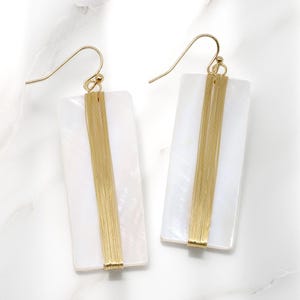 Nowoczesne kolczyki z masy perłowej, lekkie kolczyki, białe kolczyki z naturalnej muszli, prezenty dla niej, minimalistyczne