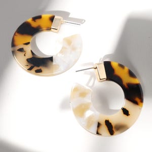 レジンフープピアス、45mm、軽量フープピアス、アセテートピアス、ファッションステートメントピアス、マルチアセテート、べっ甲柄フープ、彼女へのギフト
