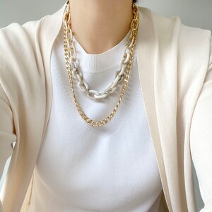 Marbled Resin Link Layered Collar Necklace