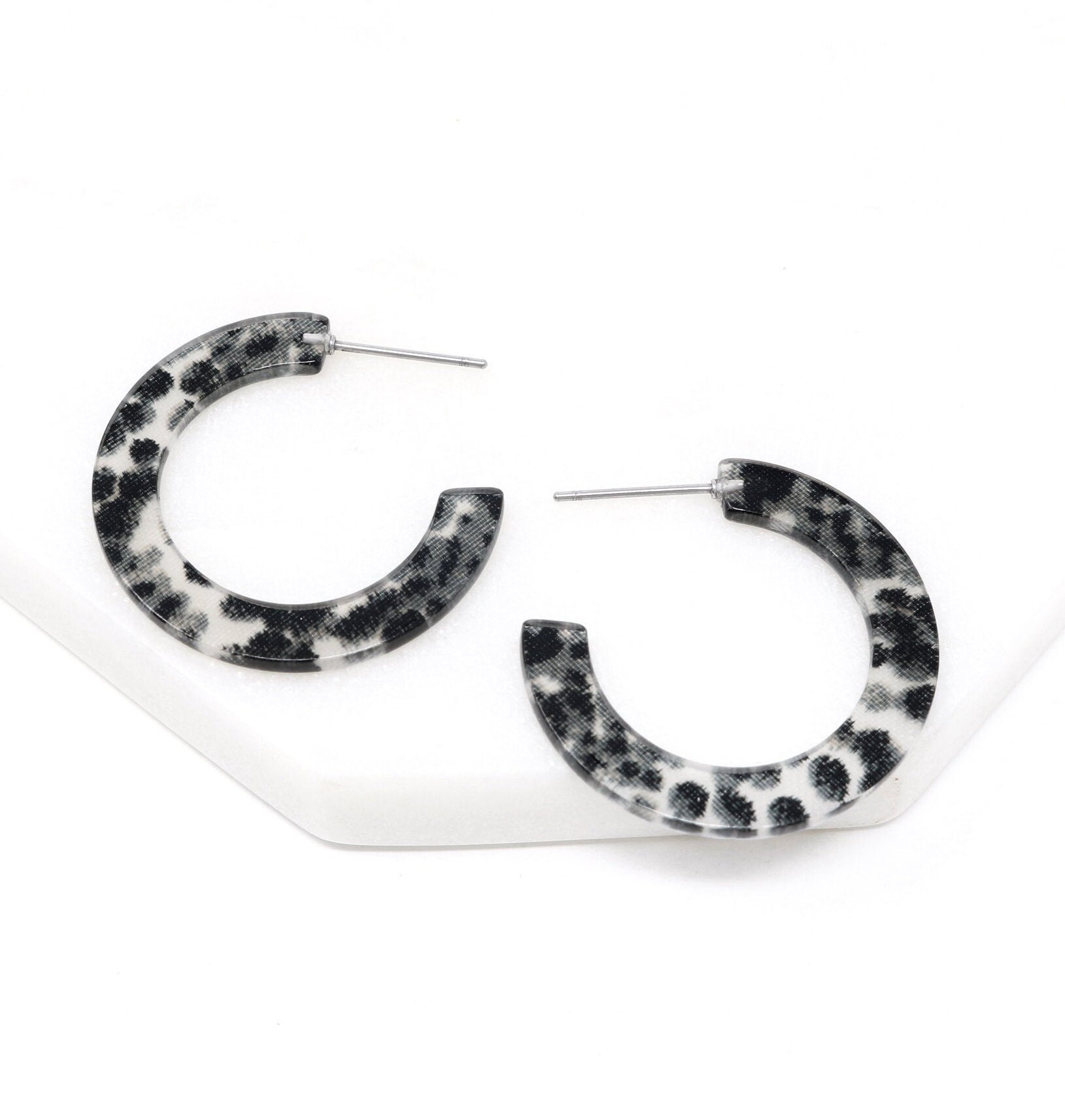 Kleine Harz Creolen, Leichtgewicht, Schlangenhaut Muster, Marmor Ohrring, Animal Print Ohrring, Zierliche Hoop Ohrringe, Acetat Ohrring,