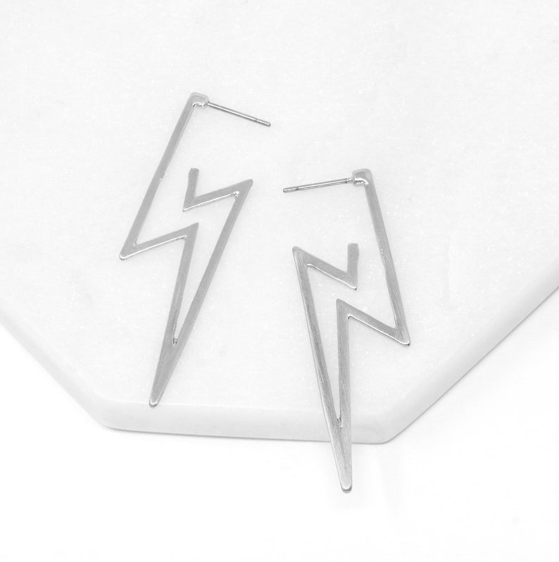 A pair of modern star lightning bold earrings in silver.