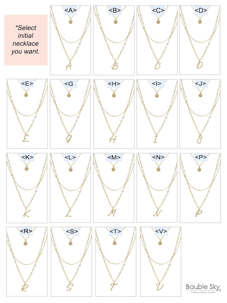 Puede incluir: Una selecci&oacute;n de collares de oro en capas con un solo dije inicial en cada uno. Las letras son A, B, C, D, E, G, H, I, J, K, L, M, N, P, R, S, T y V.