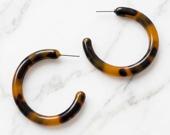 43mm Tortoise Resin Tube Hoop Earrings, Lightweight Everyday Statement Jewelry, Minimalist Resin Hoops